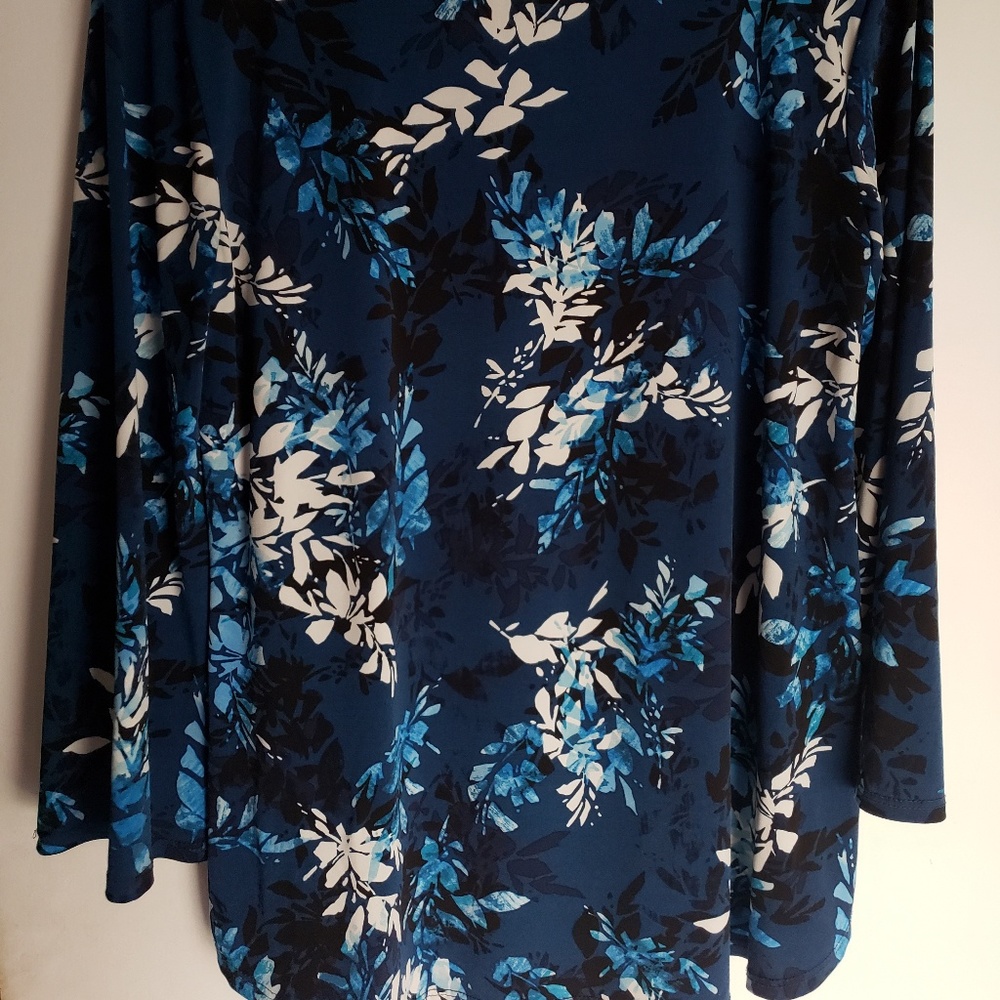 V-Detailed Blouse - Picture 5 of 5